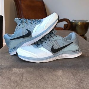 Nike Dual Fusion X Sneakers